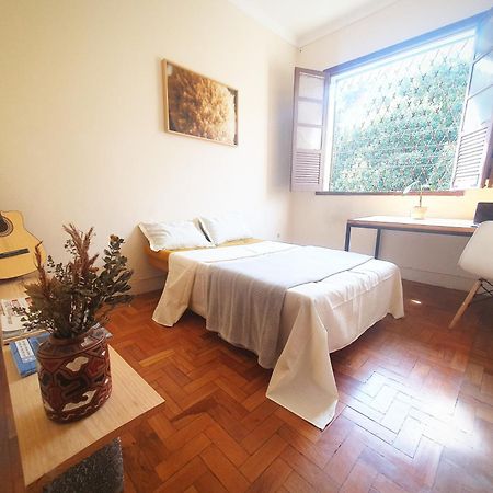 Quarto Casal Com Janela Casa Caramel Belo Horizonte Exterior photo