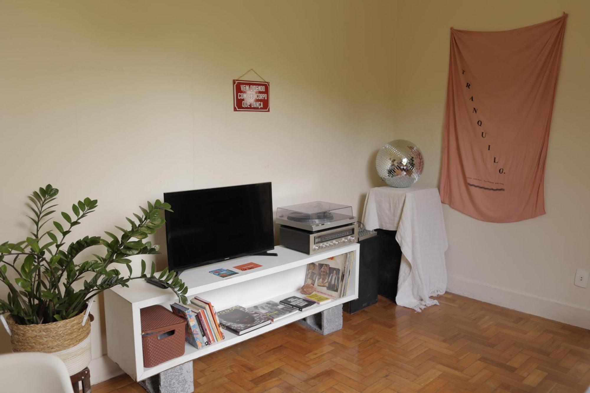 Quarto Casal Com Janela Casa Caramel Belo Horizonte Exterior photo